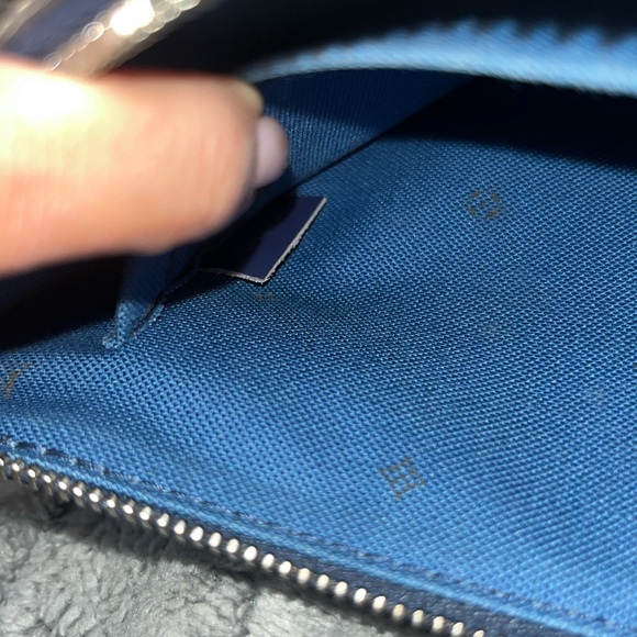 💙🤍🩵 AUTHENTIC LOUIS VUITTON BLUE & WHITE ESCALE WRISTLET- GORGEOUS🩵🤍💙 - Picture 12 of 13
